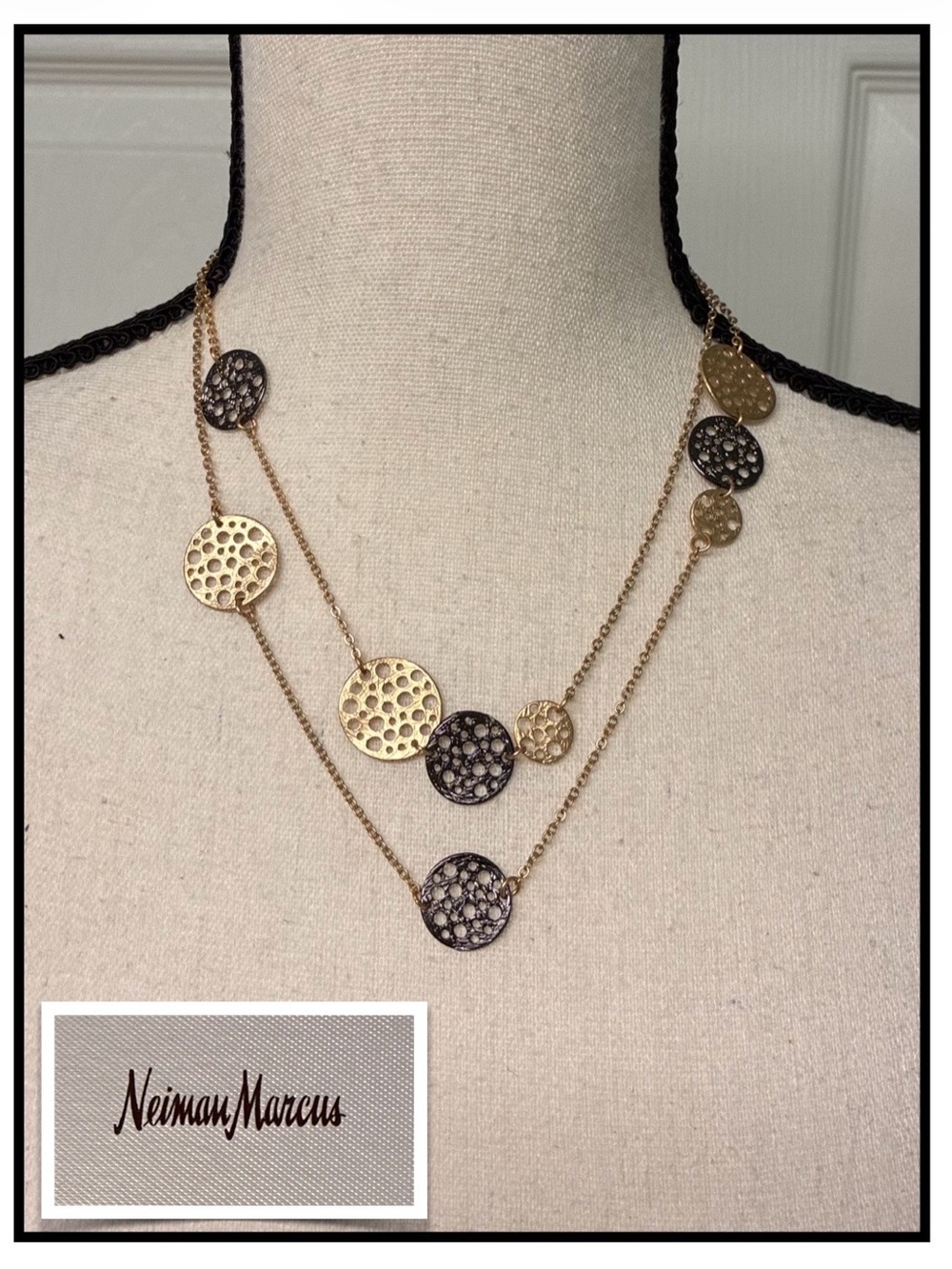 NWOT Jules Smith for NEIMAN MARCUS 35 in necklace. Mixed metals. Hammered discs